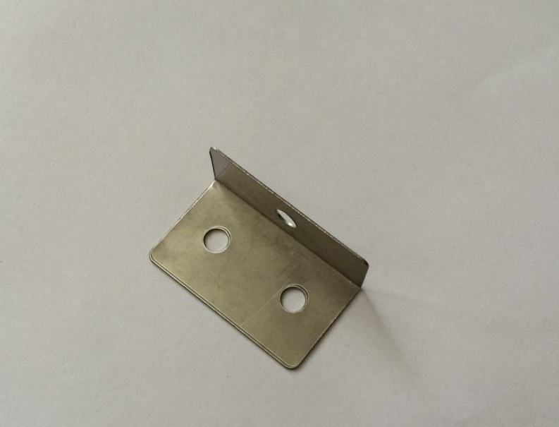 一种多用五金连接件的制作方法