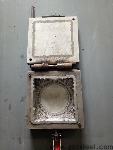 聚氨酯整体发泡保温水箱的<strong>发泡模具用什么材料</strong>制作好些？