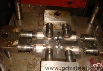 冲压连续模用什么材料？