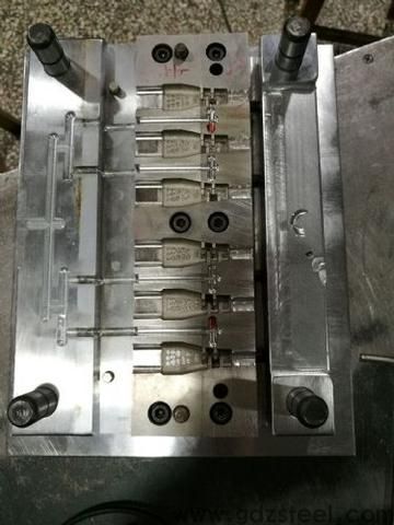 <strong>插头模用什么模具材料生产</strong>