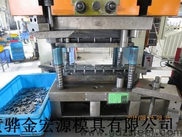 <strong>冲裁模具中下模板一般用什么材料</strong>