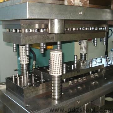 热冲压模具材料选择？