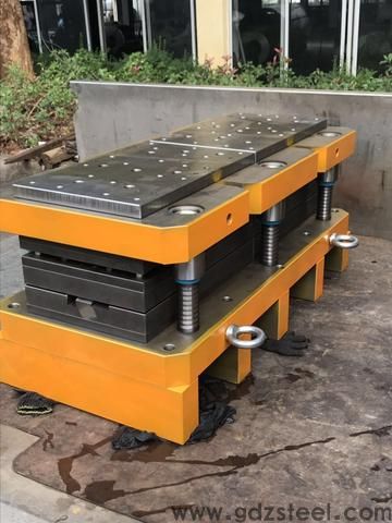 什么是<strong>冲压模具</strong>,用文字或图表达一套模具结构组成？