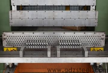 冲压模具通常用什么材料？