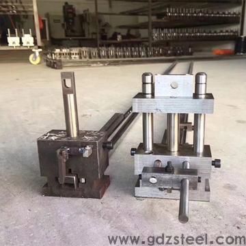 冲2.0的65锰钢冲压模具用什么材料？