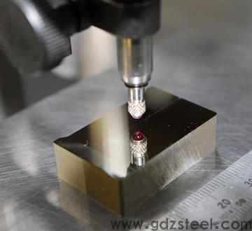 冲压模具通常用什么材料？